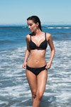 Kampania strojów kąpielowych Plage du Sud SS18 (ubrania i obraz: strój kąpielowy czarny)