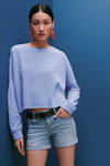 Кампания Primark SS2018 (наряды и образы: голубые джинсовые шорты, голубой джемпер, чёрный ремень)