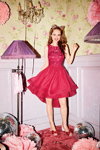 Кампания Vera Mont SS 2019 (наряды и образы: красное коктейльное платье)