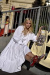 Шарлотта Гроенвельд. Loubhoutan Express (наряды и образы: блонд (цвет волос), белое платье)