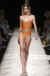 Nora Vara. Dolores Cortés swimwear show — MBFW Madrid SS2020 (looks: orange closed swimsuit)