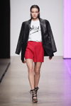 Chapurin show — MBFWRussia FW19/20 (looks: black blazer, white top, red mini skirt, red sandals)