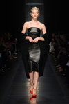 Показ Ermanno Scervino — Milan Fashion Week FW19/20 (наряды и образы: красные туфли, чёрное кожаное платье)
