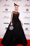 Tetyana Ramus. Miss Universe Ukrainy 2019 (ubrania i obraz: suknia wieczorowa czarna, blond (kolor włosów), kok)