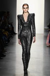 Pokaz HAKAN AKKAYA — New York Fashion Week AW19/20 (ubrania i obraz: kombinezon z dekoltem czarny)