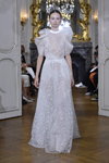
Miranda Nyström. Modenschau von Kaviar Gauche — Paris Fashion Week (Women) ss20 (Looks: weißes Hochzeitskleid)