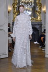 Анастасія Іванова. Показ Kaviar Gauche — Paris Fashion Week (Women) ss20 (наряди й образи: біла весільна сукня)