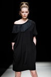 Modenschau von Natālija Jansone — Riga Fashion Week AW19/20 (Looks: schwarzes Kleid)