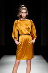 Pokaz Natālija Jansone — Riga Fashion Week AW19/20 (ubrania i obraz: sukienka żółta)