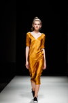 Pokaz Natālija Jansone — Riga Fashion Week AW19/20 (ubrania i obraz: sukienka żółta)
