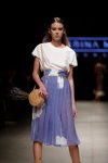 Pokaz Caterina Moro — Riga Fashion Week SS2020 (ubrania i obraz: top biały, spódnica błękitna)