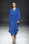 Jane Styskun. Modenschau von A.M.G. — Ukrainian Fashion Week SS20 (Looks: blauer Jumpsuit)