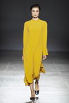 Desfile de A.M.G. — Ukrainian Fashion Week SS20 (looks: vestido amarillo)