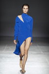Показ A.M.G. — Ukrainian Fashion Week SS20 (наряды и образы: синее коктейльное платье)