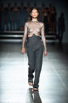Modenschau von GASANOVA — Ukrainian Fashion Week SS20 (Looks: schwarze Hose, schwarzer transparenter Pullover)