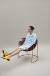 Лукбук DELPOZO SS 2019 (наряды и образы: голубое платье, желтые туфли)