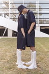 Kampania Lacoste SS 2019 (ubrania i obraz: podkolanówki białe, buty sportowe białe)