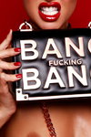 Erin Michelle Cummins. Kampagne von Maison BangBang (Looks: schwarze Handtasche)