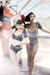 Кампания белья Marlies Dekkers SS 2020 (наряды и образы: пилотка цвета хаки, блонд (цвет волос), купальник цвета хаки на застёжке-молнии, закрытый купальник цвета хаки на застёжке-молнии)