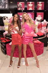 Jasmine Tookes y Romee Strijd. Campaña de lencería de Victoria's Secret Valentine's Day 2019