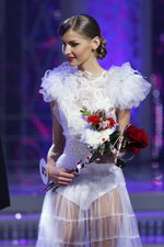Dsina Schukowskaja (Looks: weißes Hochzeitskleid)