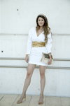 Вулична мода. 07/2019 — MBFW Madrid SS2020 (наряди й образи: біла сукня, золоті босоніжки)