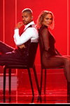 Maluma und Jennifer Lopez. Preisverleihung — 2020 American Music Awards