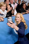 Nicole Kidman. 26. Ceremonia wręczenia nagród Screen Actors Guild (ubrania i obraz: blond (kolor włosów), suknia wieczorowa z rozcięciem niebieska)