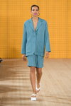 Показ Stine Goya — Copenhagen Fashion Week AW 20/21 (наряды и образы: голубой женский костюм (жакет, шорты))