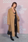 Marie Gilliot. Guests & artists — Etam Live Show 2020 (looks: beige coat, black boots, black bag)