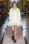 Liza Popova. Giambattista Valli x H&M show (looks: whitecocktail dress, black pumps, black large mesh tights)