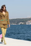 Показ Kith & Kin — Mercedes-Benz Fashion Week Istanbul SS2021 (наряды и образы: желтые колготки)