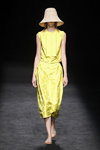 Показ Devota & Lomba — MBFW Madrid SS2021 (наряды и образы: желтое платье)