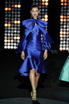 Pokaz Hannibal Laguna — MBFW Madrid SS2021 (ubrania i obraz: suknia wieczorowa niebieska)