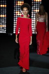 Pokaz Hannibal Laguna — MBFW Madrid SS2021 (ubrania i obraz: suknia wieczorowa czerwona)
