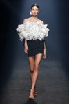Даниэла Ацю. Показ Isabel Sanchis — MBFW Madrid SS2021 (наряды и образы: чёрно-белое коктейльное платье мини, чёрные босоножки)