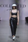 Pokaz Collected Story — Riga Fashion Week SS2021 (ubrania i obraz: bustier skórzany czarny, skórzane spodnie czarne, półbuty białe)