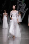 Modenschau von KATYA KATYA LONDON — Riga Fashion Week SS2021 (Looks: weißes Brautkleid aus Guipure-Spitze)