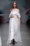 Pokaz KATYA KATYA LONDON — Riga Fashion Week SS2021 (ubrania i obraz: suknia ślubna biała)