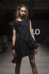 Modenschau von NÓLÓ — Riga Fashion Week SS2021 (Looks: schwarzes Kleid)