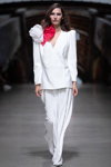 Pokaz Selina Keer — Riga Fashion Week SS2021 (ubrania i obraz: spodnium białe, półbuty białe)