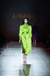 Modenschau von A/RAISE — Ukrainian Fashion Week FW20/21 (Looks: hellgrünes Kleid)