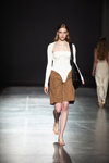 Modenschau von Elena Burenina — Ukrainian Fashion Week NoSS (Looks: braune Shorts)