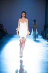 Pokaz FROLOV — Ukrainian Fashion Week NoSS (ubrania i obraz: suknia koktajlowa biała)