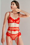 Лукбук білизни @akula_underwear (наряди й образи: червоний бюстгальтер, червоні брифи, червоний пояс для панчіх)