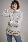 Celtic & Co AW 20/21 lookbook (looks: white blouse, grey striped jumper, blue jeans)