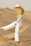 Lookbook bielizny Hanro SS 2020 (ubrania i obraz: spodnie białe)