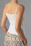Lookbook bielizny Hanro SS21 (ubrania i obraz: top biały)