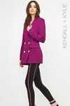 Lookbook KENDALL + KYLIE FW 19/20 (ubrania i obraz: żakiet purpurowy, legginsy czarne)