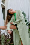 Kampania LeGer by Lena Gercke x ABOUT YOU SS 2020 (ubrania i obraz: top zielony, szorty zielone)